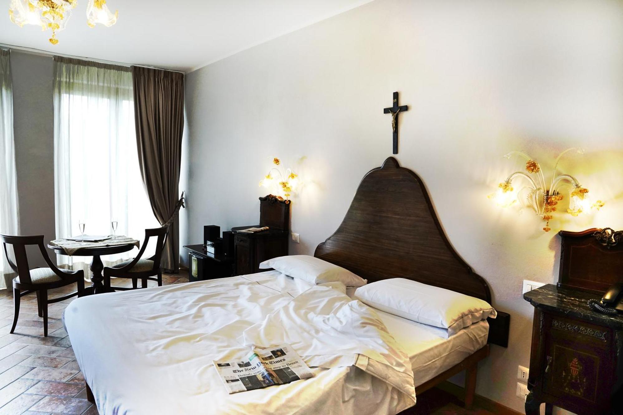 Borgo I Tre Baroni - Spa Suites & Resort Поппи Номер фото